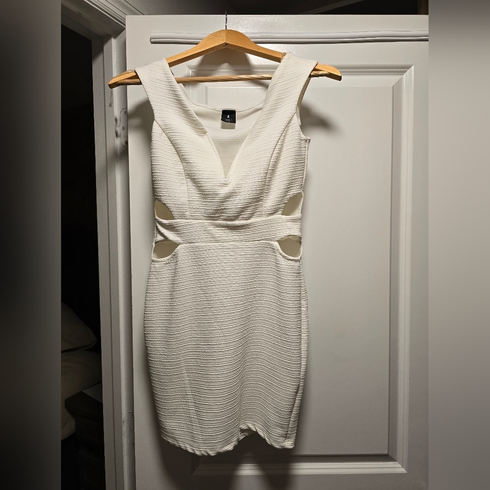 5 for $25 White, open-detail cocktail dress - Picture 4 of 4